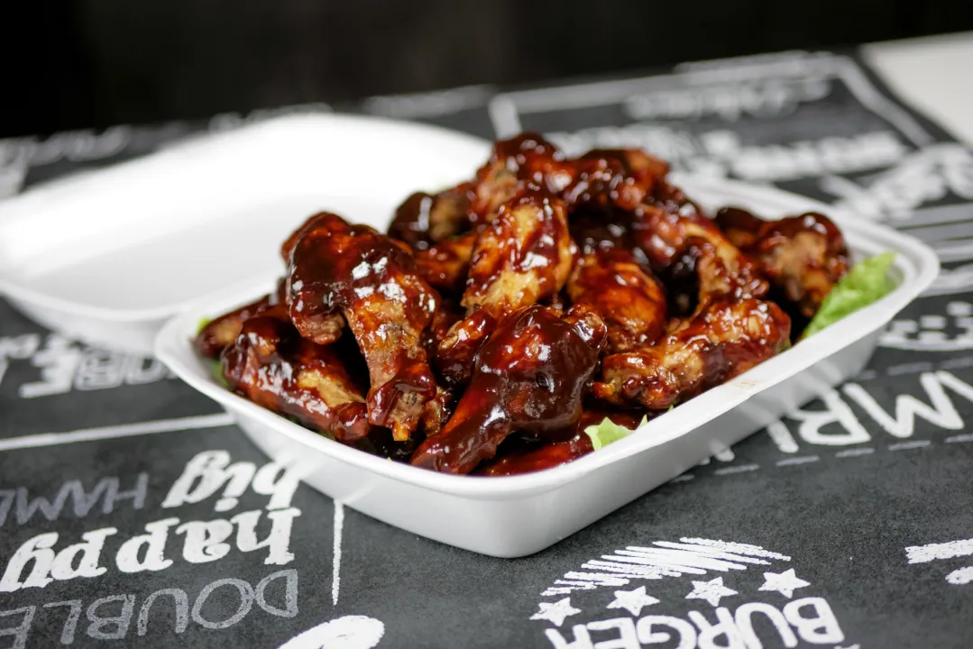 STICKY CHICKEN WINGS